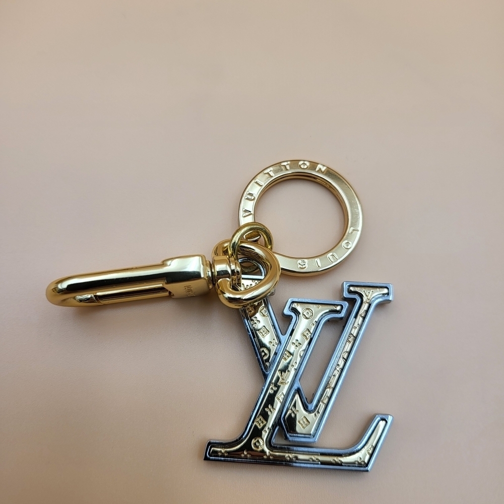 Elegant Novelty Gold and Silver Bag Charm Key Chain - Picture 4 of 5